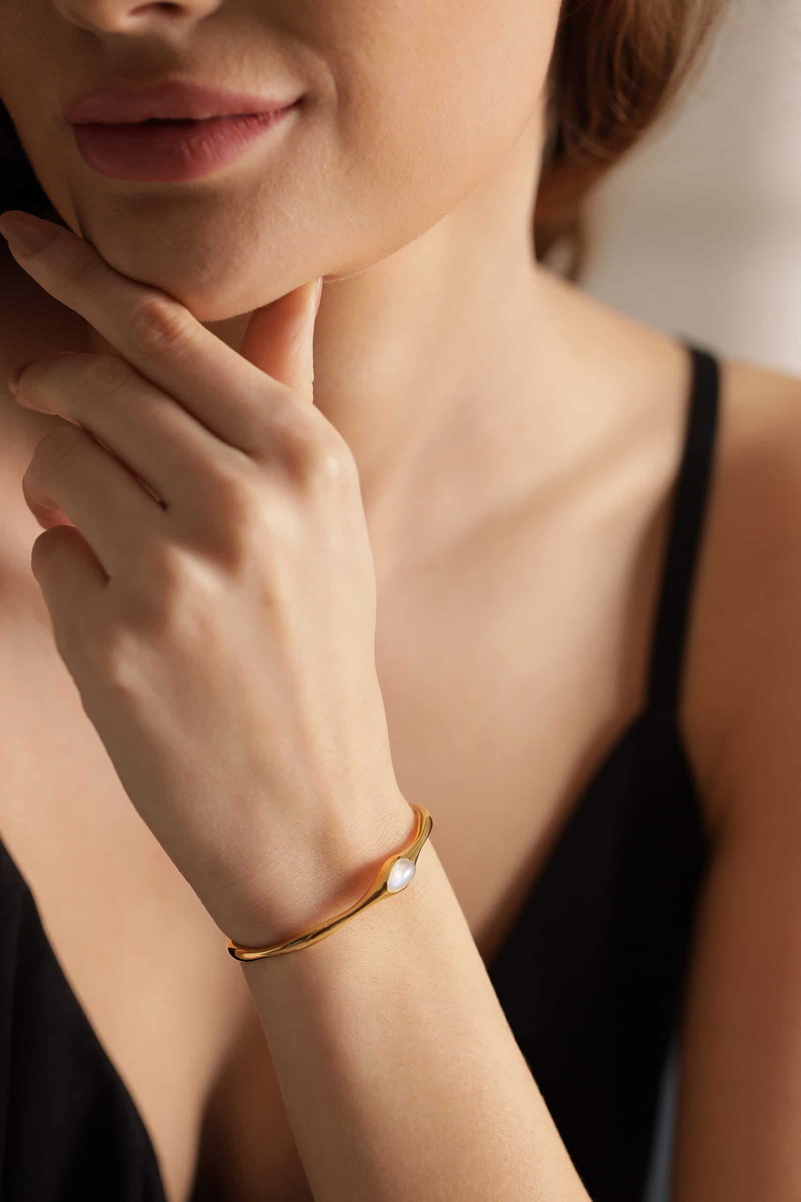 Pearl bracelet with gold band, minimal jewelry for women and teens.