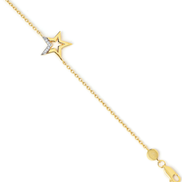 star embedded in a gold chain